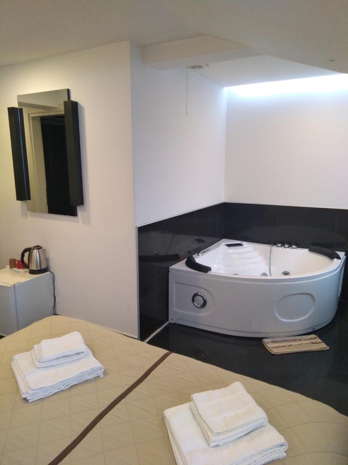 Agent Lux Apartments Jagodina Phòng bức ảnh
